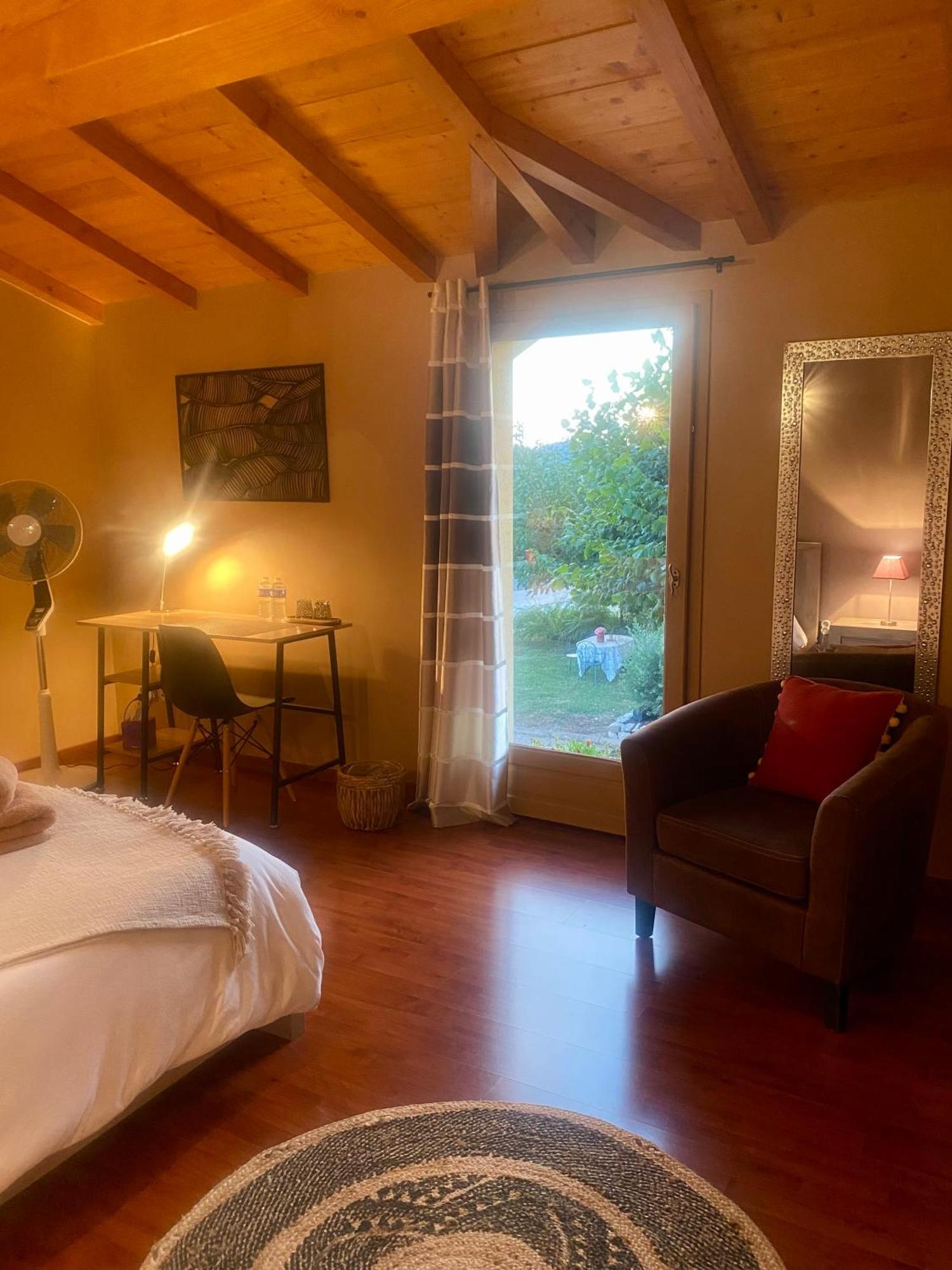 Le Domaine D'Adrien Apartment Larnage Екстериор снимка