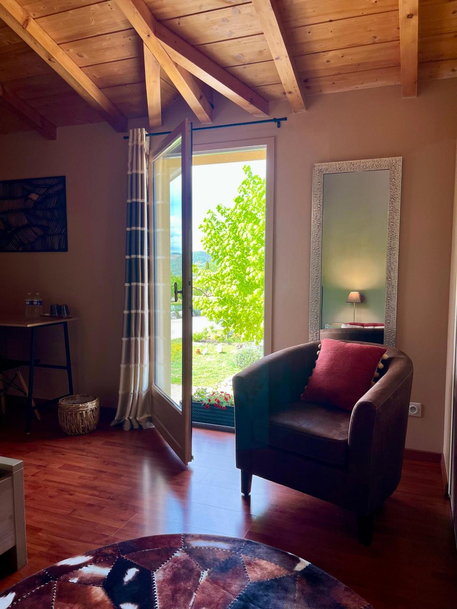 Le Domaine D'Adrien Apartment Larnage Екстериор снимка